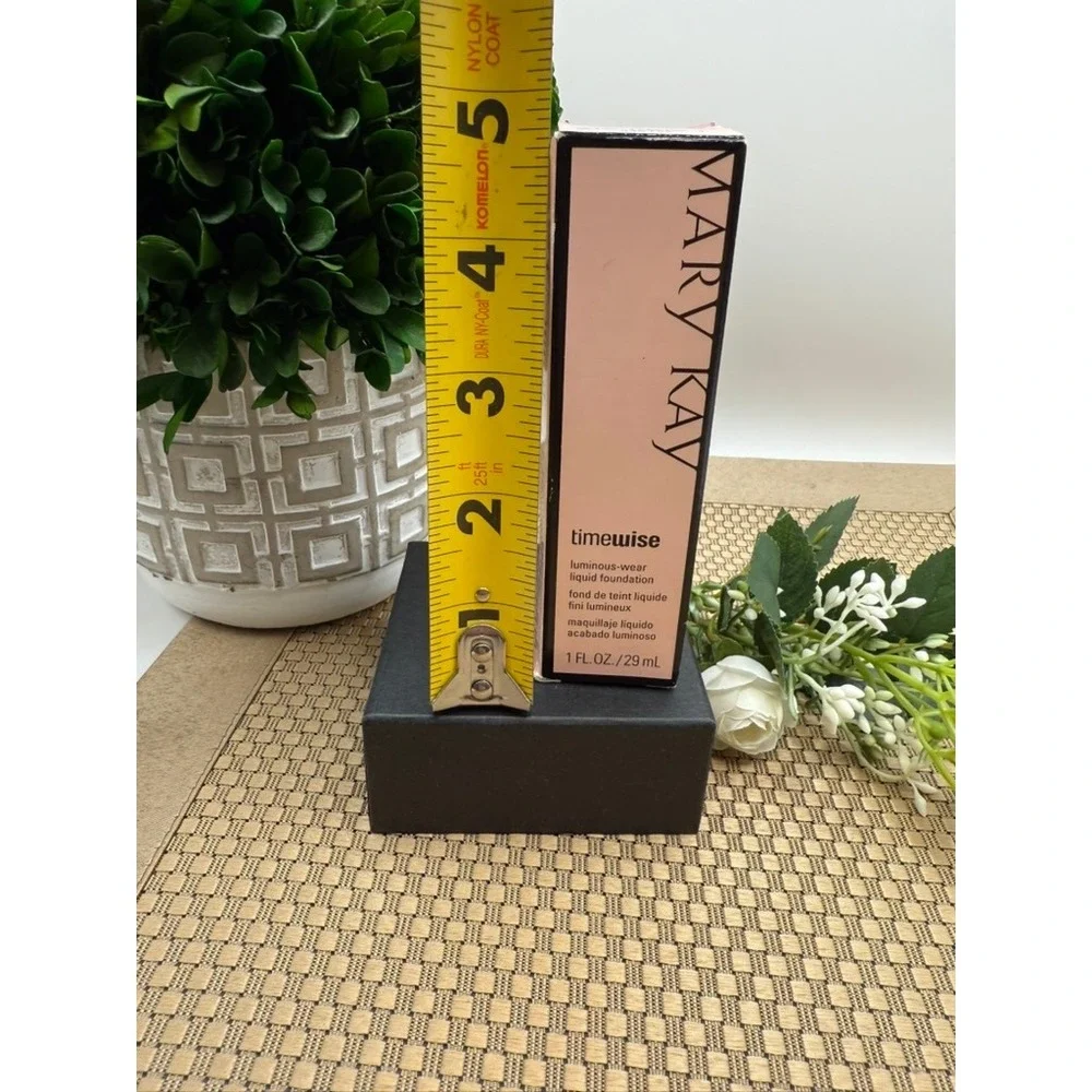 Mary Kay TimeWise Luminous-Wear Liquid Foundation Beige 1 Normal to Dry Skin 1oz